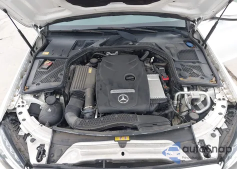 2015 Mercedes-Benz C 300 4Matic z USA, uszkodzony, nr VIN 55SWF4KB0FU019171